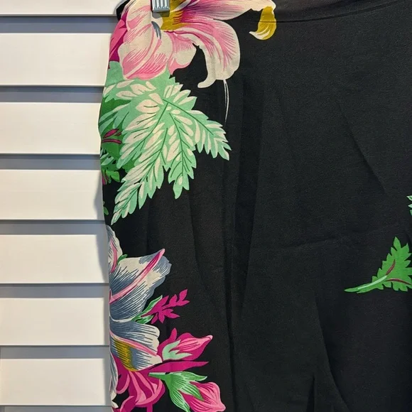 Walter Baker NWT Paradise Sarong in Grand Magnolia color, 100% Polyester. - Picture 5 of 9